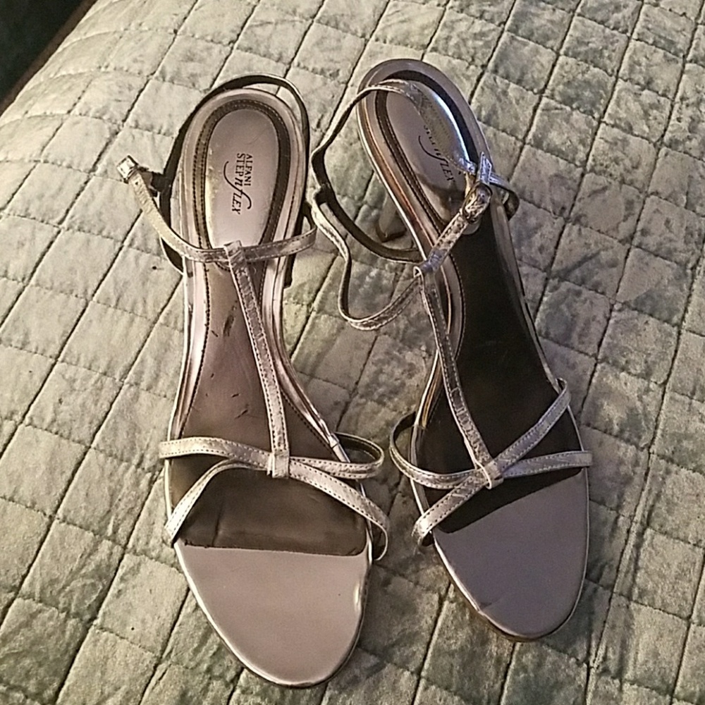 Silver strappy sandals. Alfani. Sz 9.5